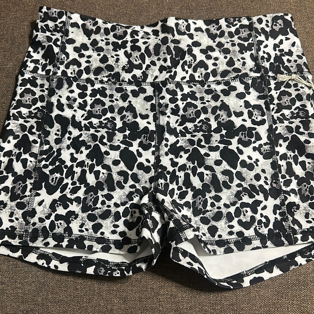 JESSICA SIMPSON ACTIVE BIKE SHORTS: LEOPARD PRINT:NEW WITH TAGS: SIZE XL